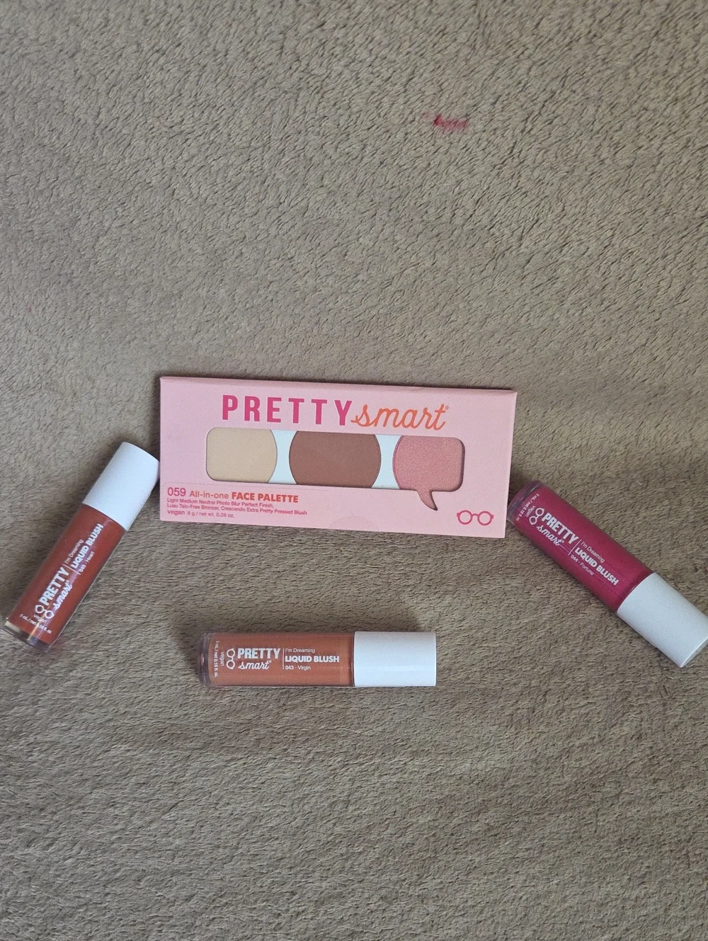 Pretty Smart Bundle Set: 1 Face Palette; 3 Liquid Blushes